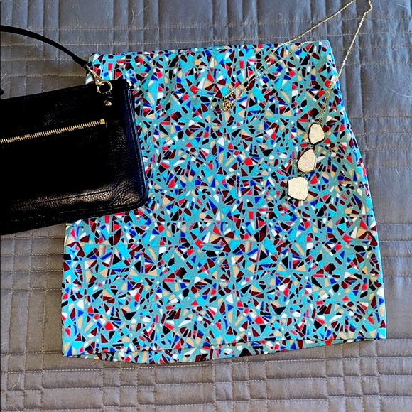 Geometric patterned mini skirt from BCBG - Picture 2 of 3